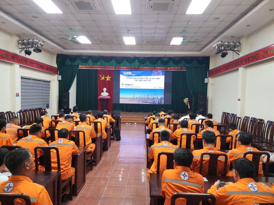 PC Sơn La: Tập huấn sử dụng thiết bị nhận dạng pha lưới điện
